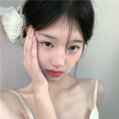 小女孩莫妮卡